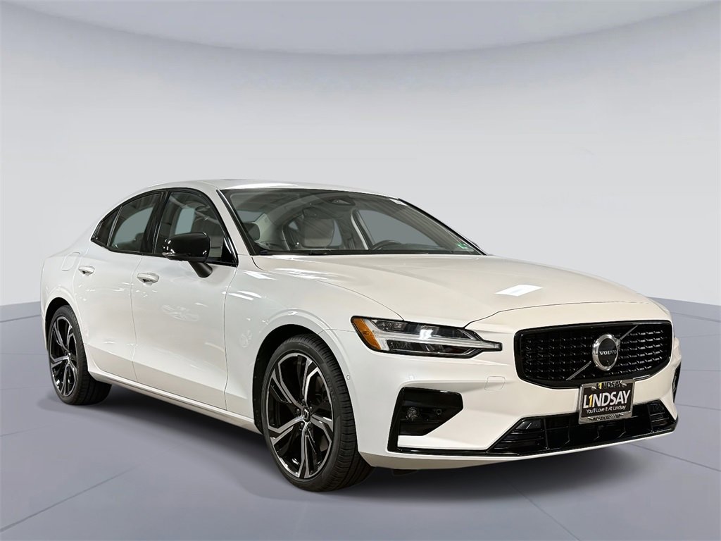 Used 2023 Volvo S60 B5 Plus image 9