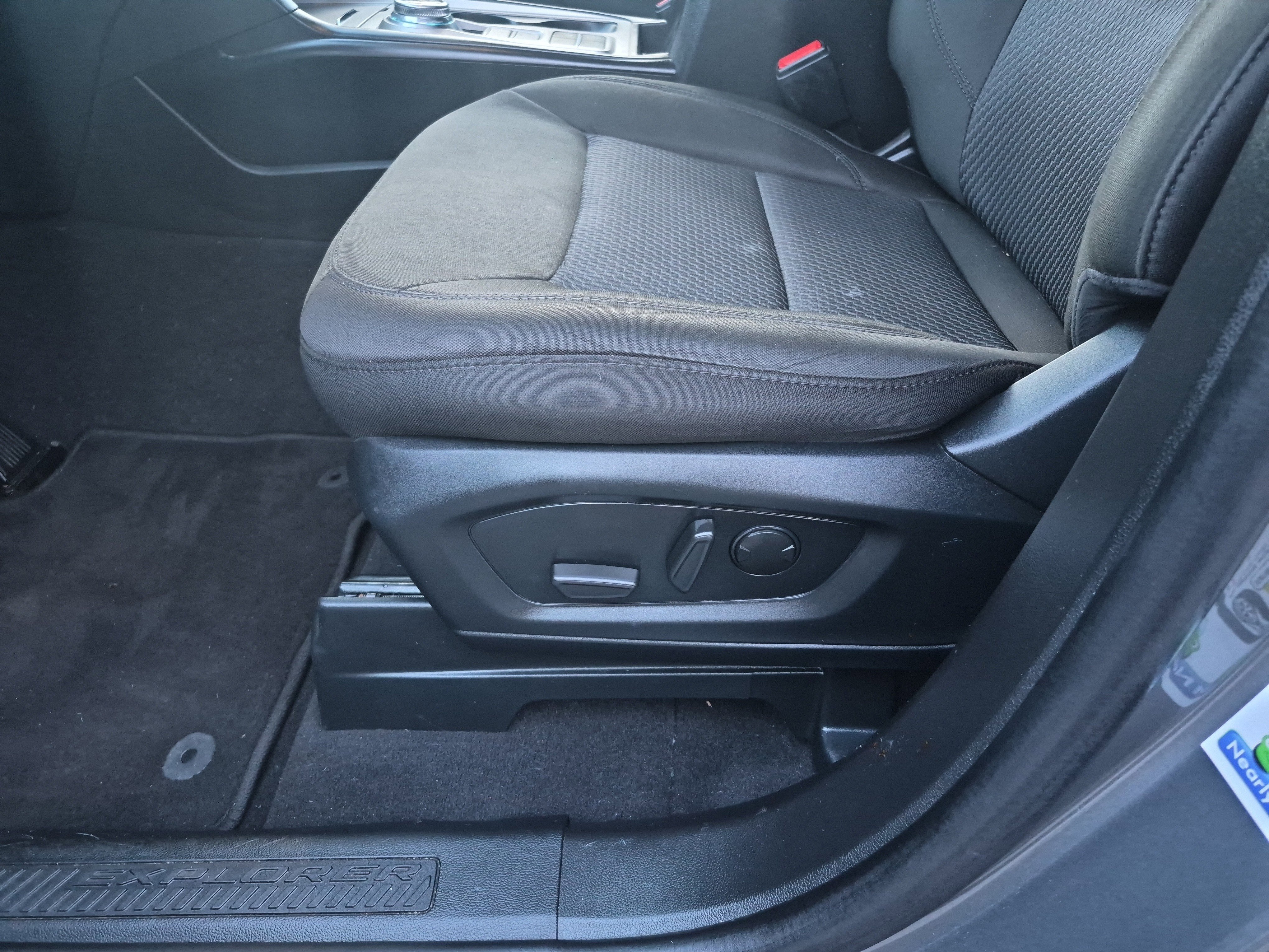 Used 2024 Ford Explorer XLT image 11