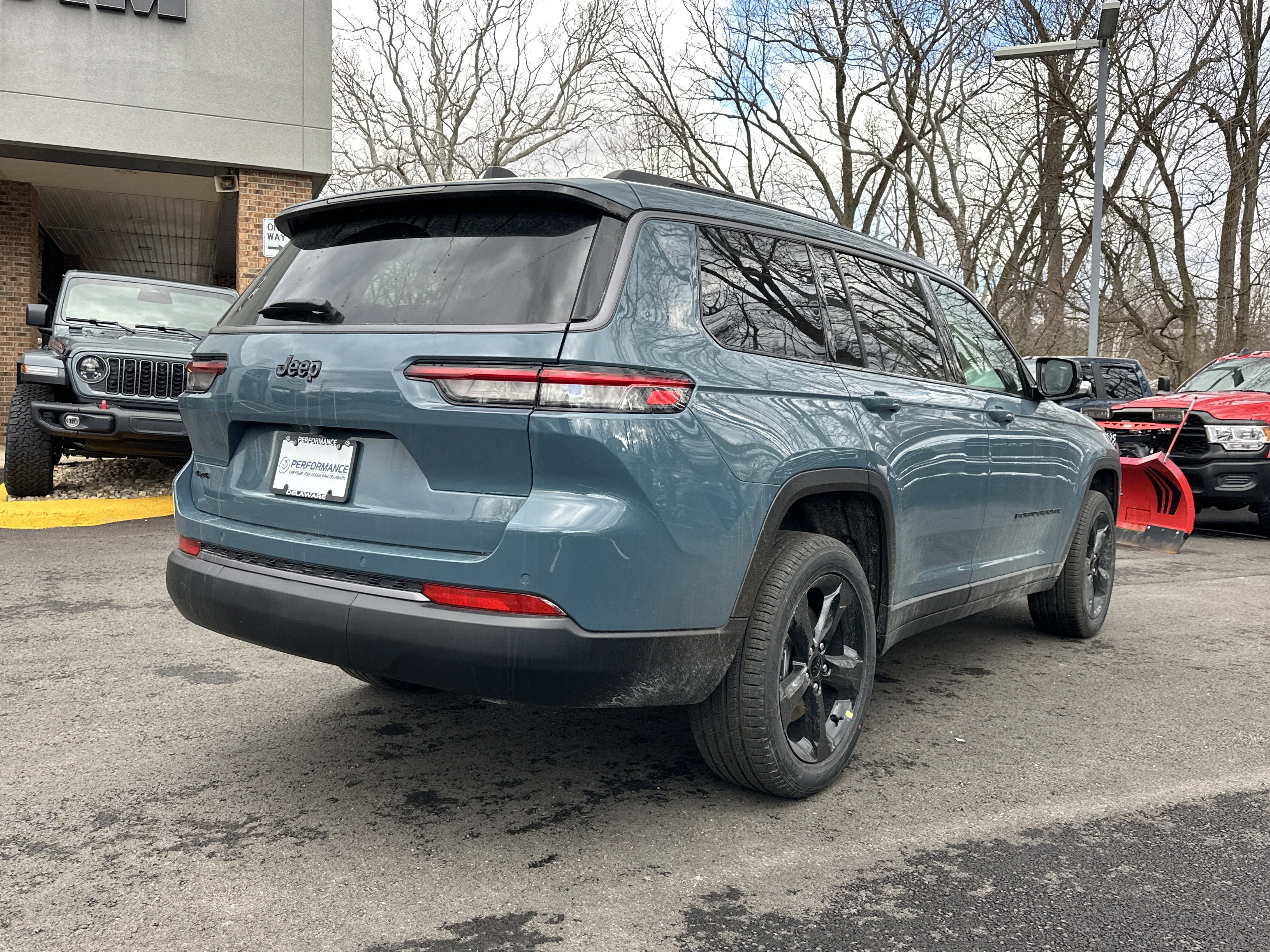 New 2026 Jeep Grand Cherokee L Limited w/ Limited Altitude Package AWD/4WD image 18