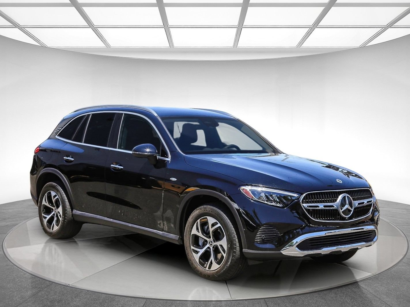 Used 2025 Mercedes-Benz GLC 350e 4MATIC image 5