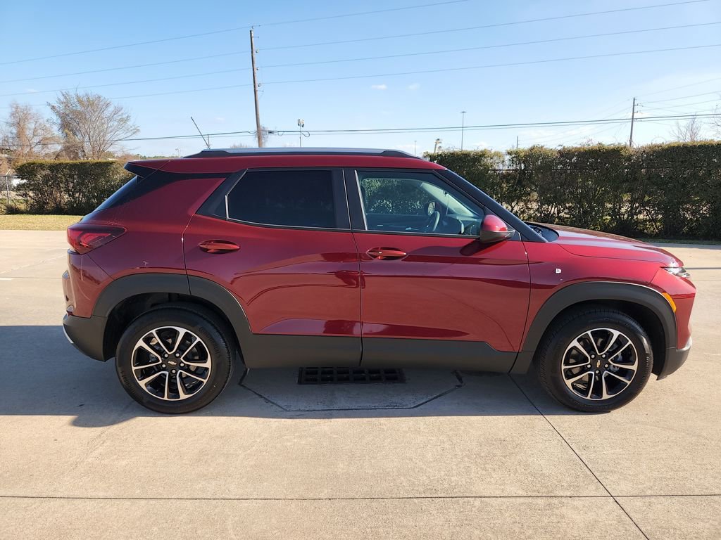 Used 2025 Chevrolet TrailBlazer LT image 4