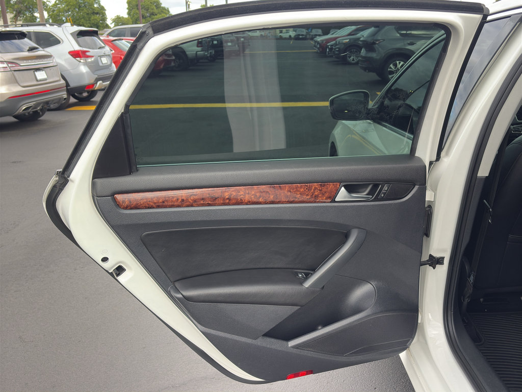 Used 2013 Volkswagen Passat TDI SEL Premium FWD image 13