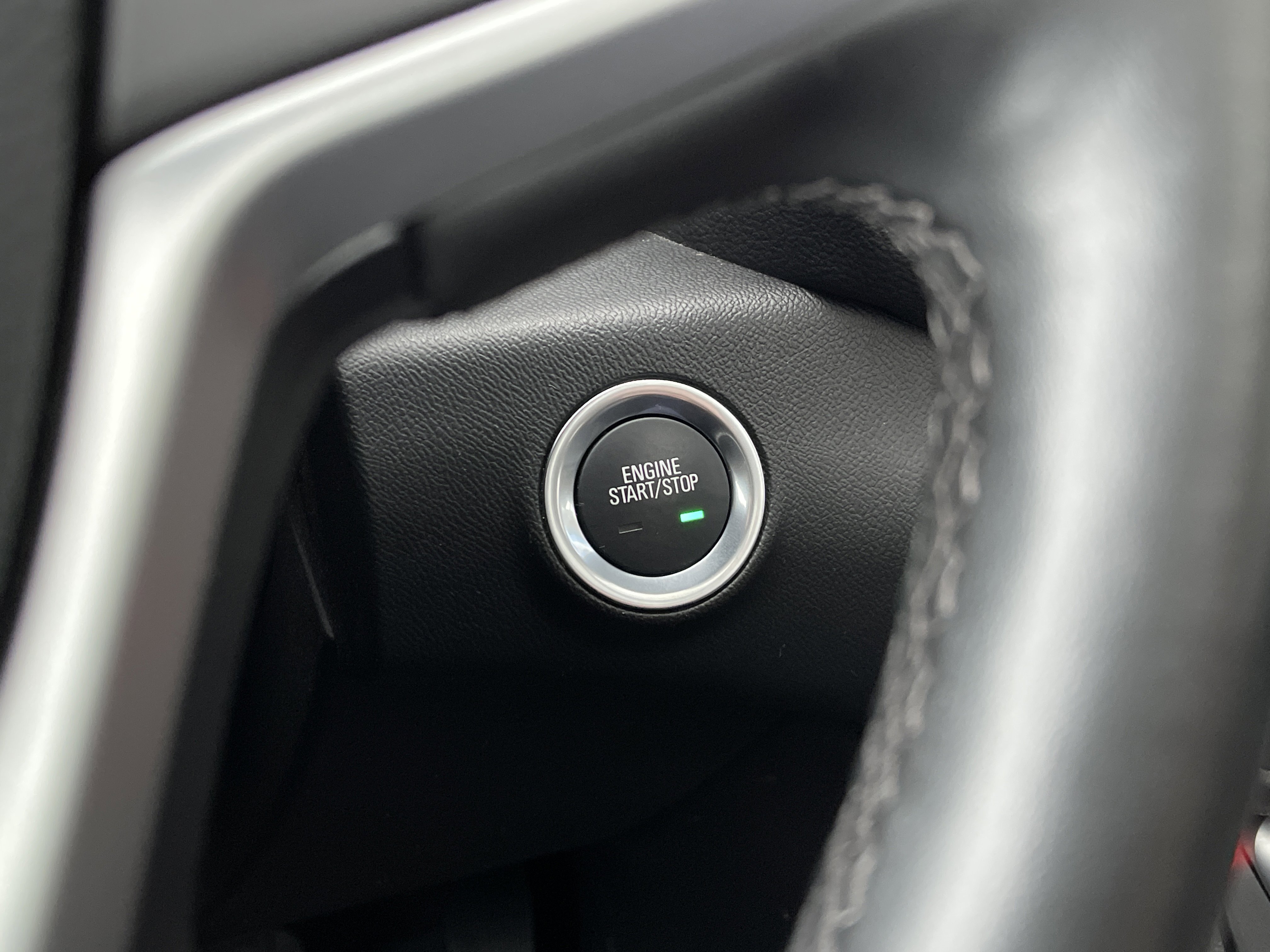 Used 2024 GMC Terrain SLT w/ Infotainment Package II image 23