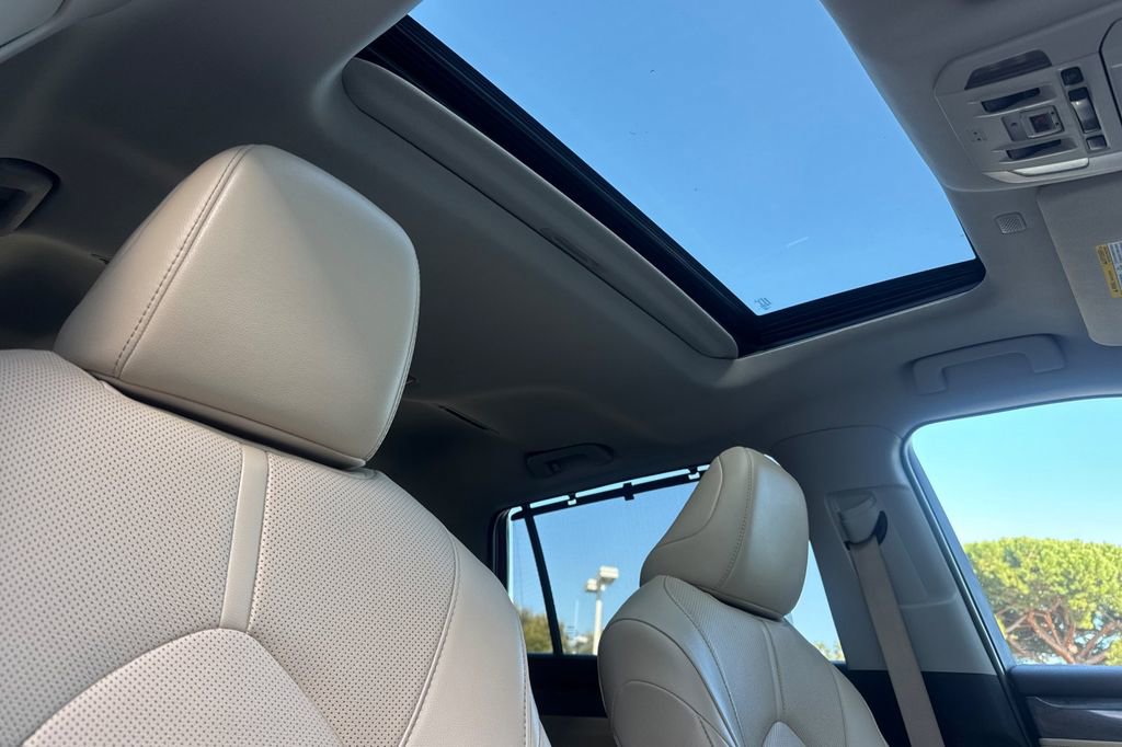 Used 2022 Toyota Highlander Limited AWD/4WD image 16