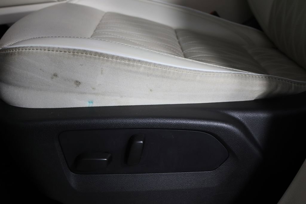 Used 2023 Buick Envision Avenir image 24