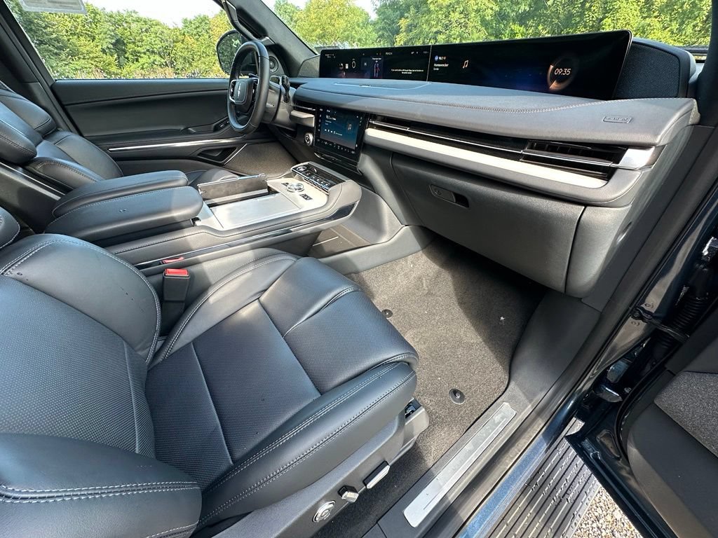 New 2027 Lincoln Navigator Reserve w/ Jet Appearance Package AWD/4WD image 21