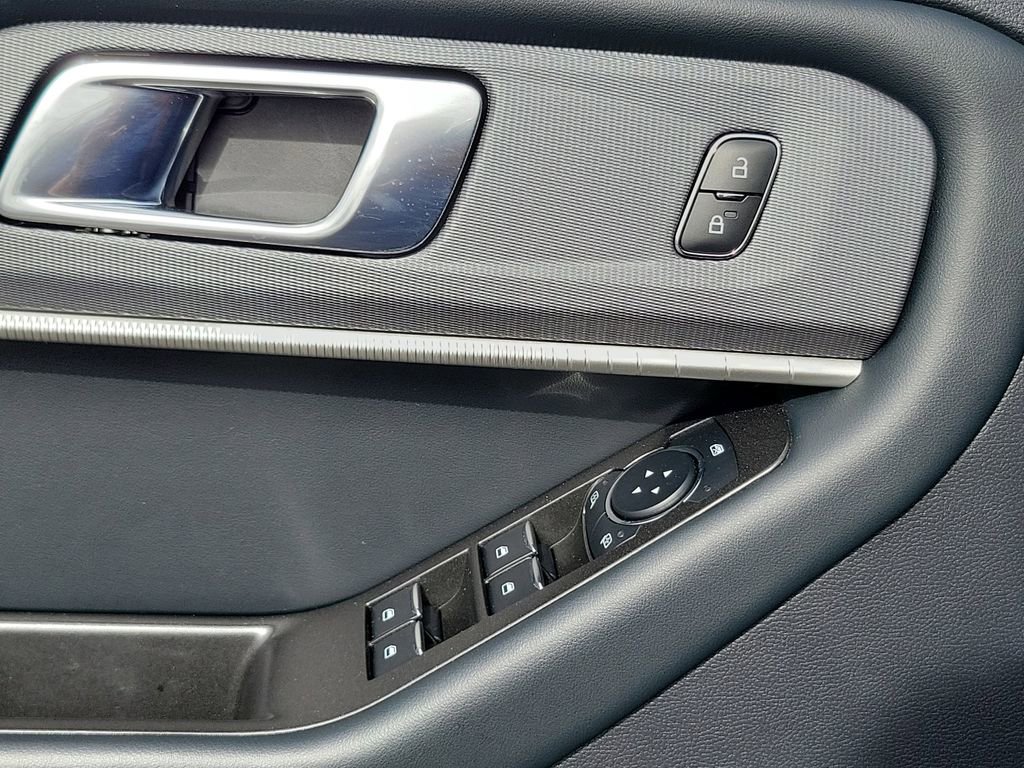 Used 2025 Ford Explorer ST-Line RWD image 16