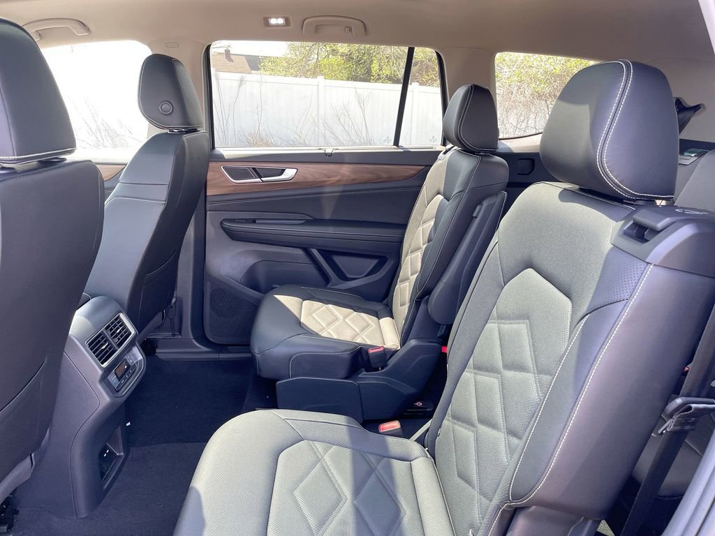 New 2025 Volkswagen Atlas SE image 47