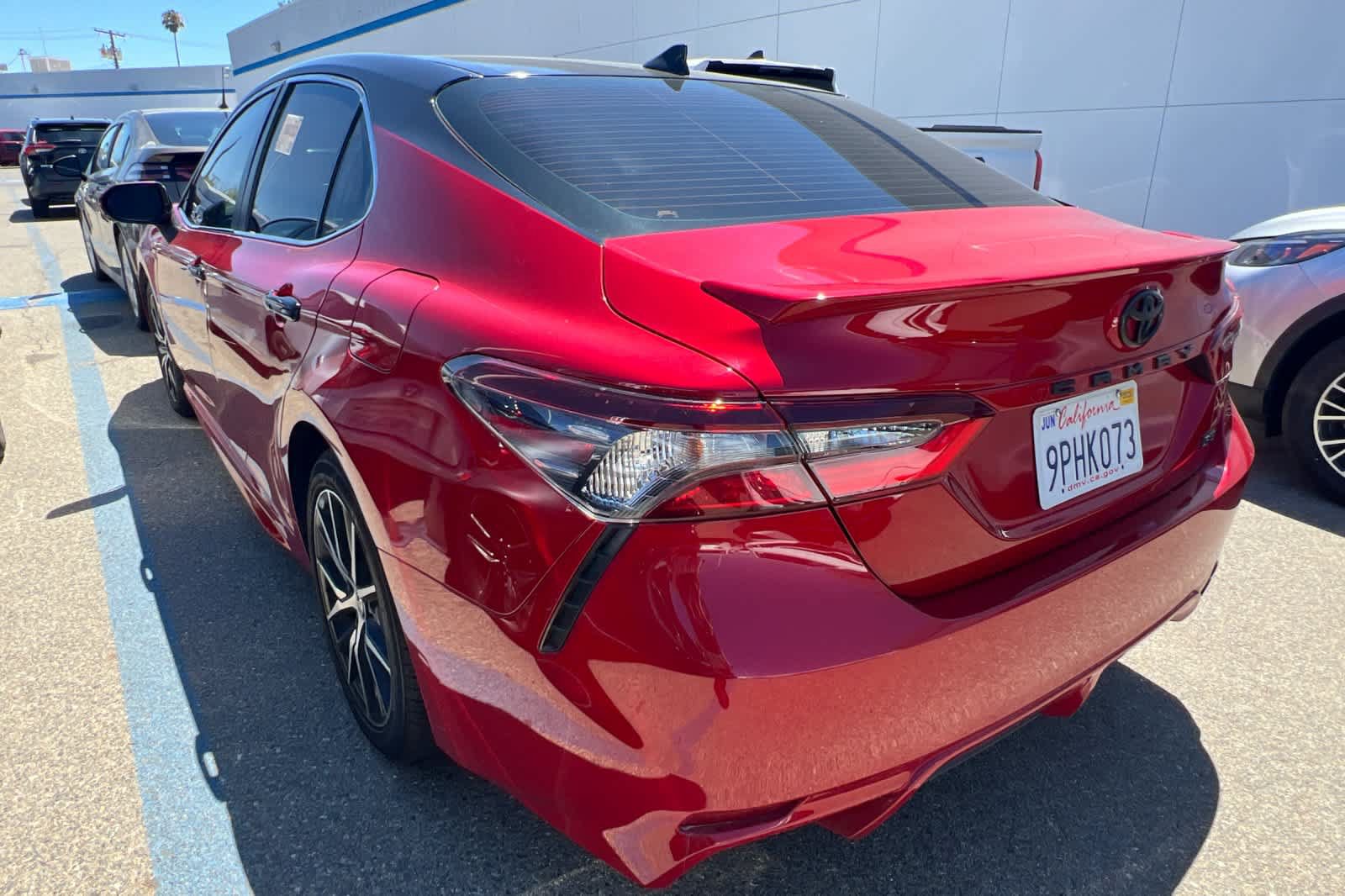 Used 2022 Toyota Camry SE FWD image 6