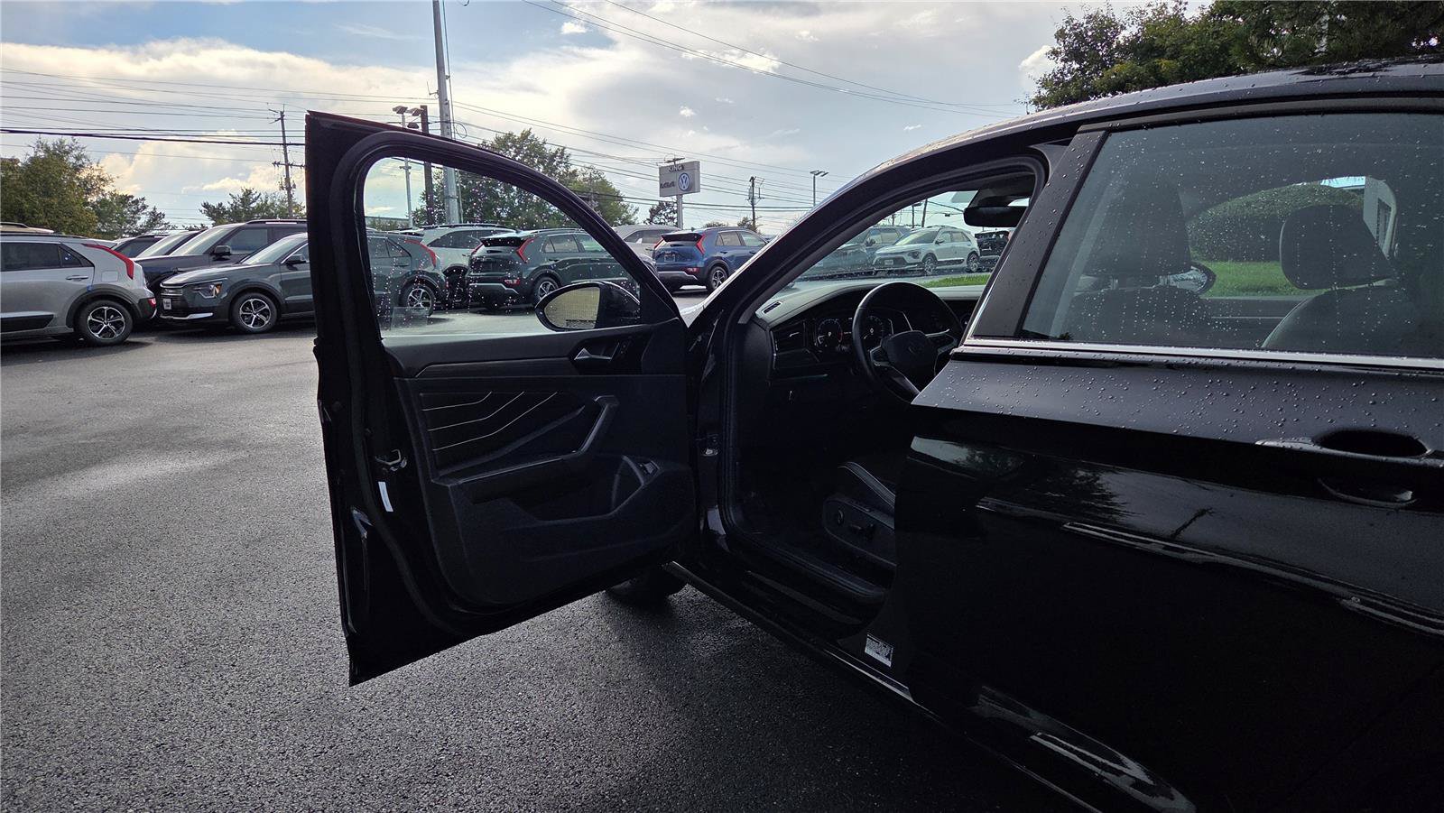 Certified 2023 Volkswagen Jetta SEL FWD image 11