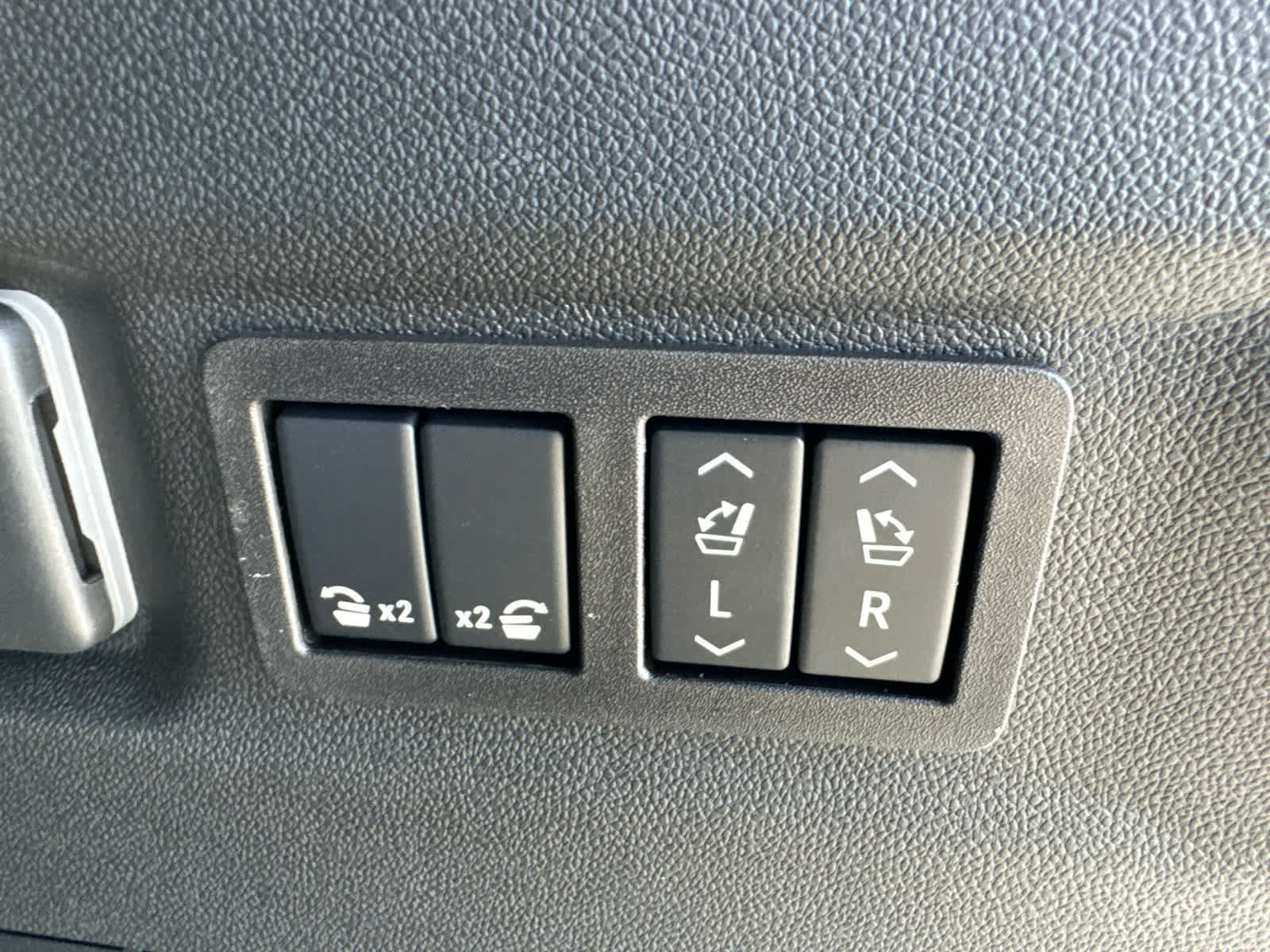 New 2027 Chevrolet Suburban LT w/ Comfort Package AWD/4WD image 18