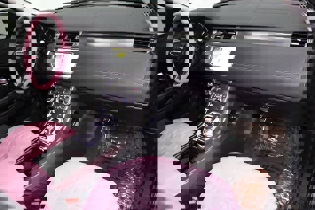 Used 2018 Land Rover Range Rover Evoque SE Premium image 24