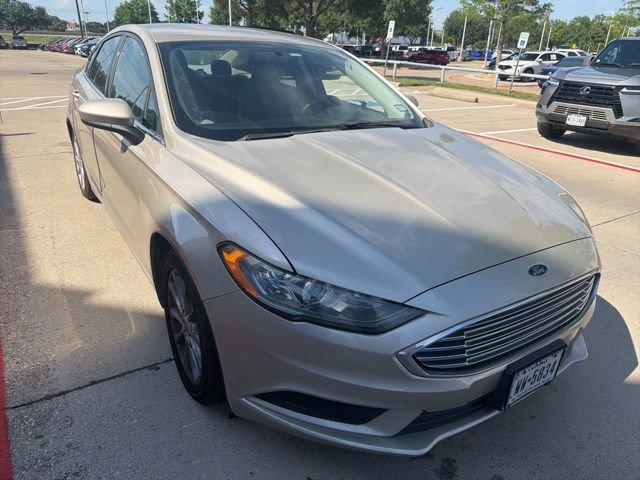Used 2017 Ford Fusion SE FWD image 3