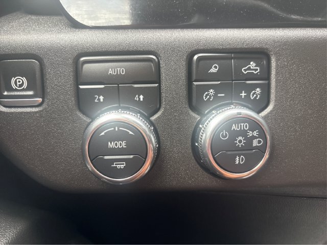 Used 2024 GMC Sierra 1500 SLT AWD/4WD image 16