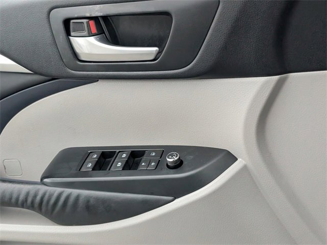 Used 2015 Toyota Highlander XLE image 25