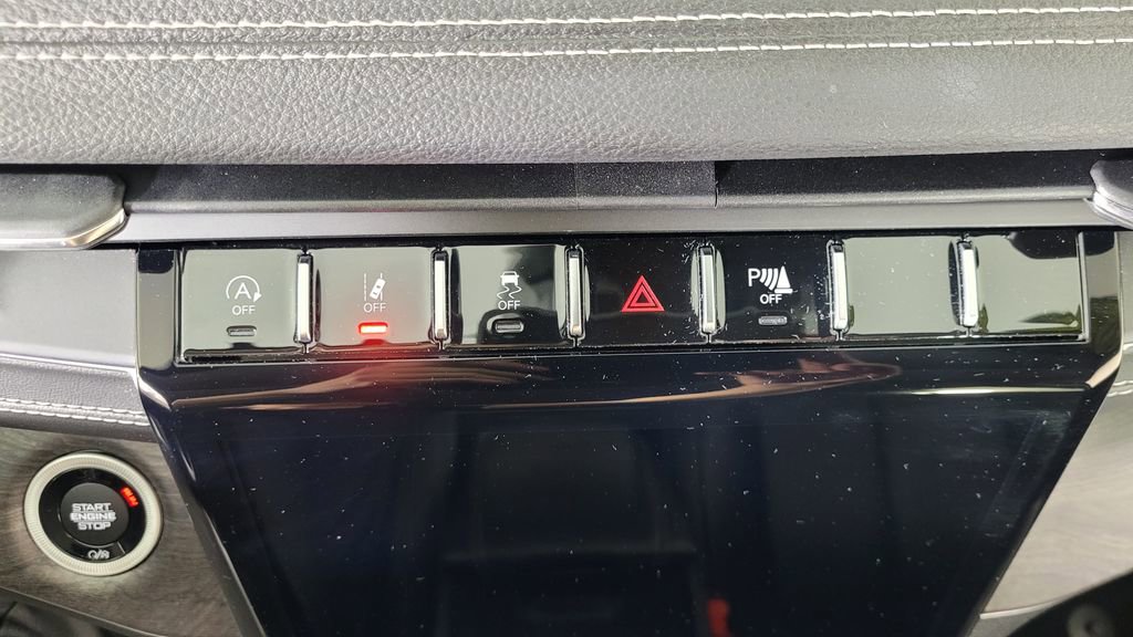 Used 2023 Jeep Grand Cherokee Limited image 27