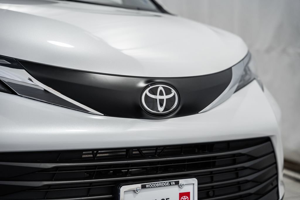 New 2026 Toyota Sienna XLE image 12