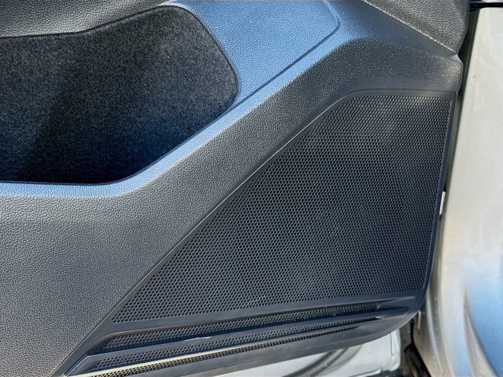 Used 2020 Volkswagen Tiguan SE R-Line image 23