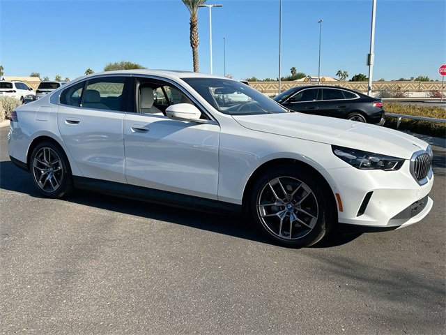 New 2025 BMW i5 eDrive40i w/ Premium Package image 4