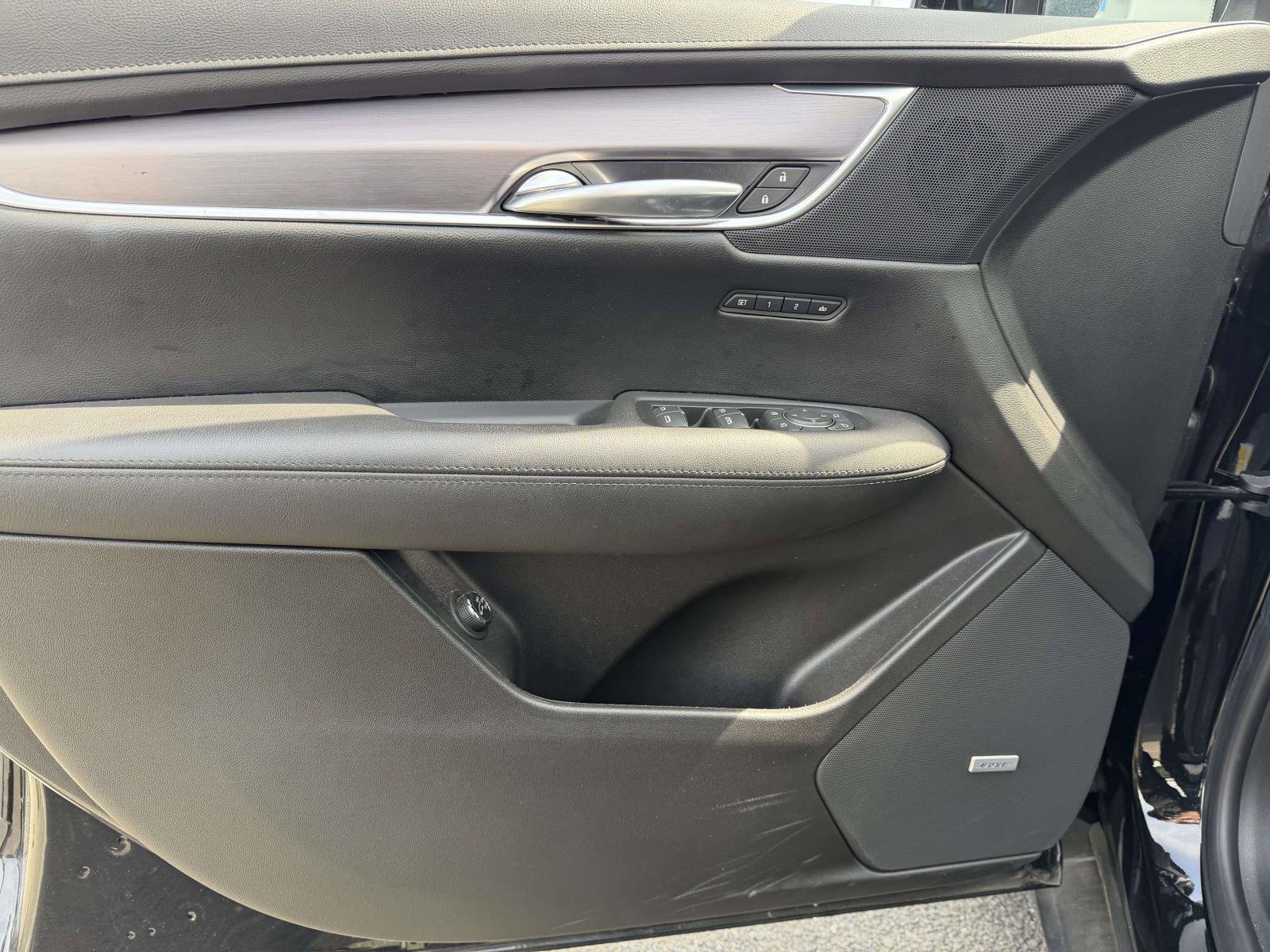 Used 2018 Cadillac XT5 Luxury w/ LPO, Black Ice Package AWD/4WD image 16