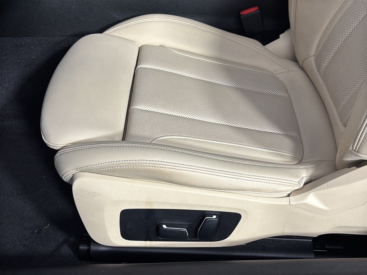 Certified 2024 BMW 230i Coupe w/ Convenience Package RWD image 16