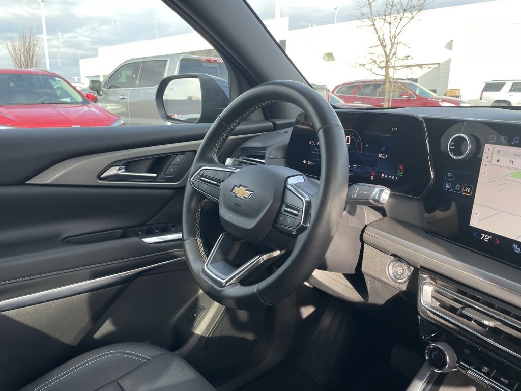 Used 2025 Chevrolet Traverse LT image 29