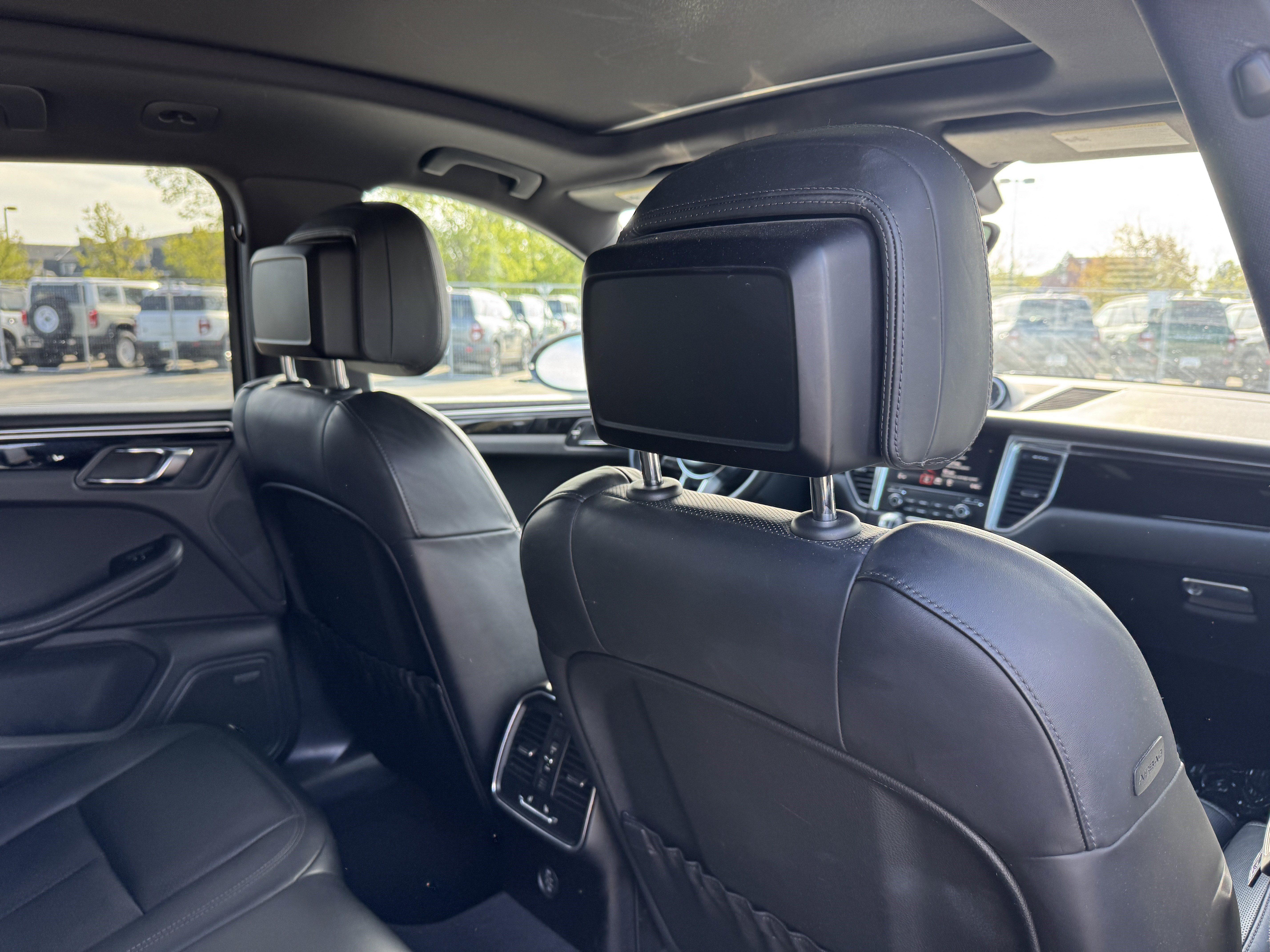 Used 2017 Porsche Macan AWD/4WD image 18