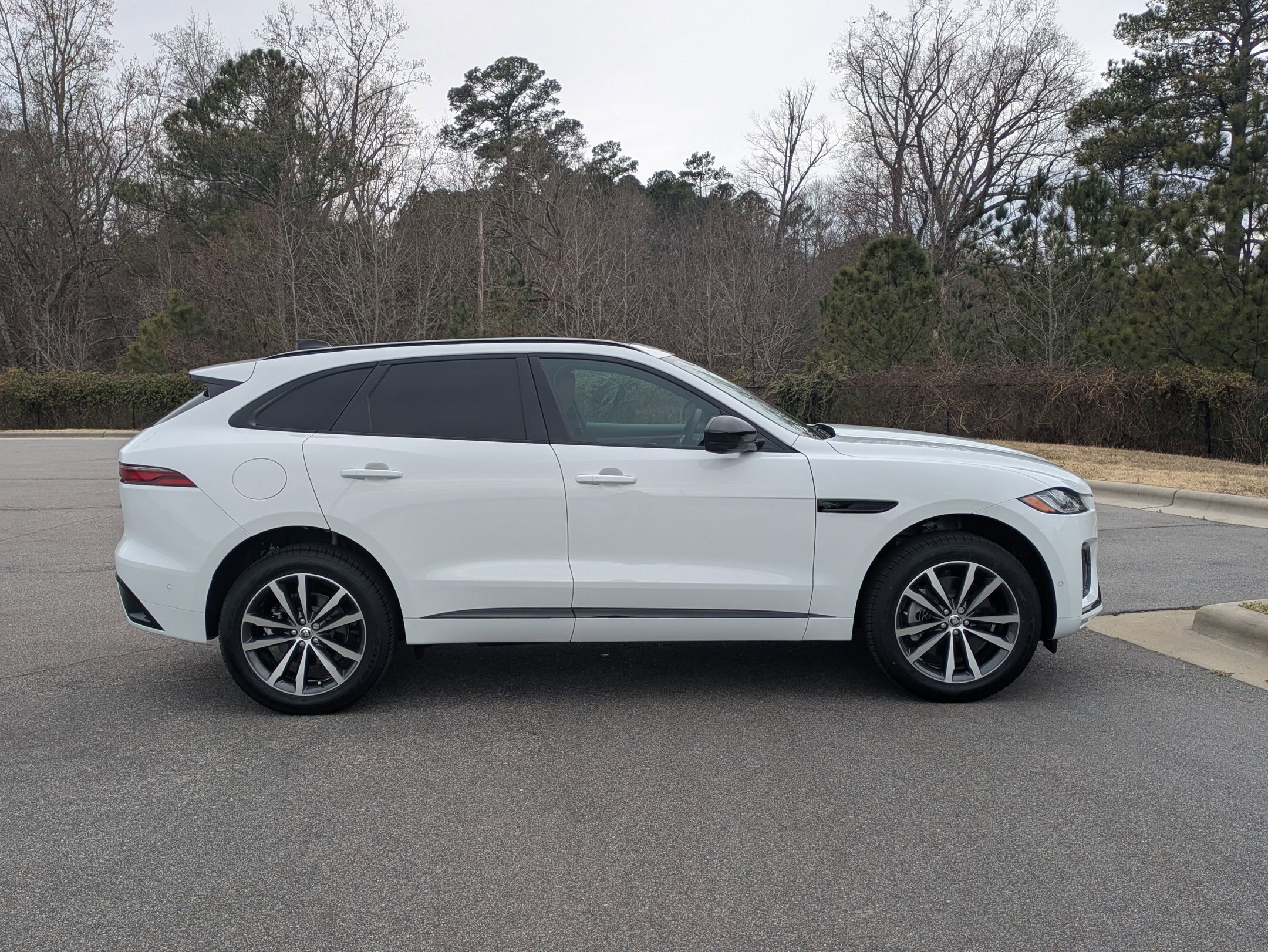 New 2026 Jaguar F-PACE R-Dynamic S image 4