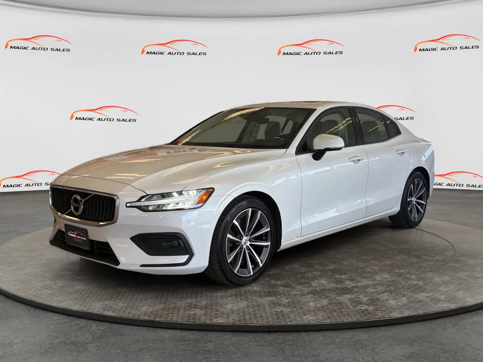 Used 2021 Volvo S60 T6 Momentum image 1