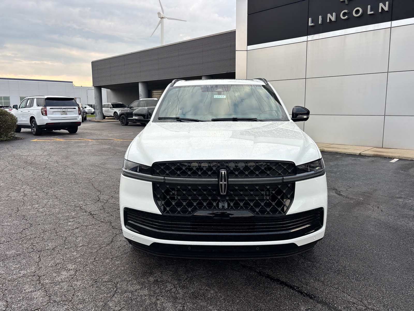 New 2027 Lincoln Navigator Reserve w/ Jet Appearance Package AWD/4WD image 2