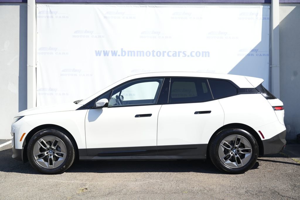 Used 2022 BMW iX xDrive50 w/ Premium Package image 8