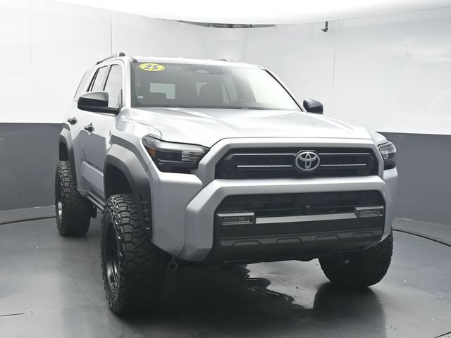Used 2025 Toyota 4Runner SR5 AWD/4WD image 2