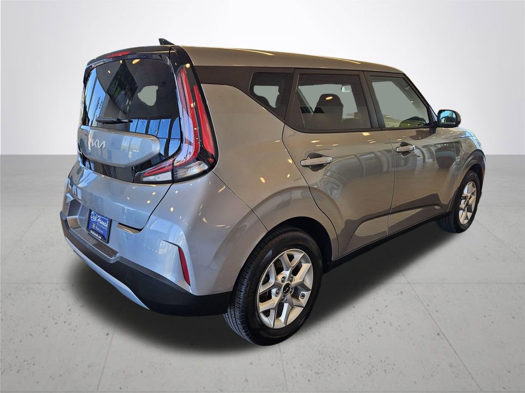 Used 2025 Kia Soul LX w/ LX Technology Package FWD image 7