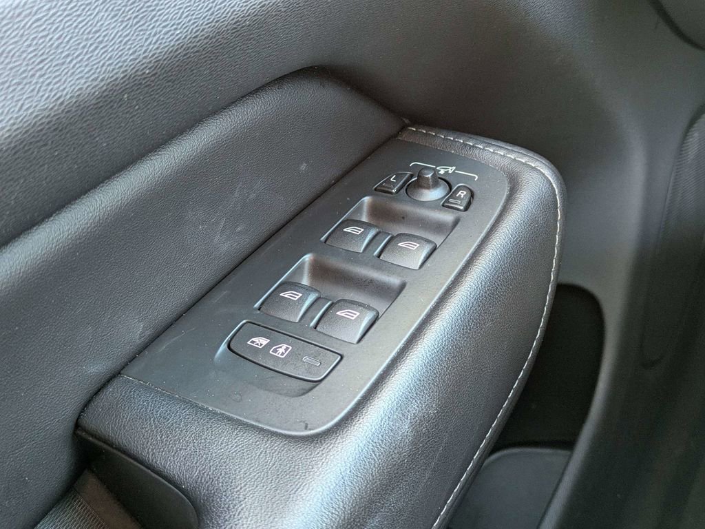 Used 2023 Volvo XC60 B5 Ultimate image 26