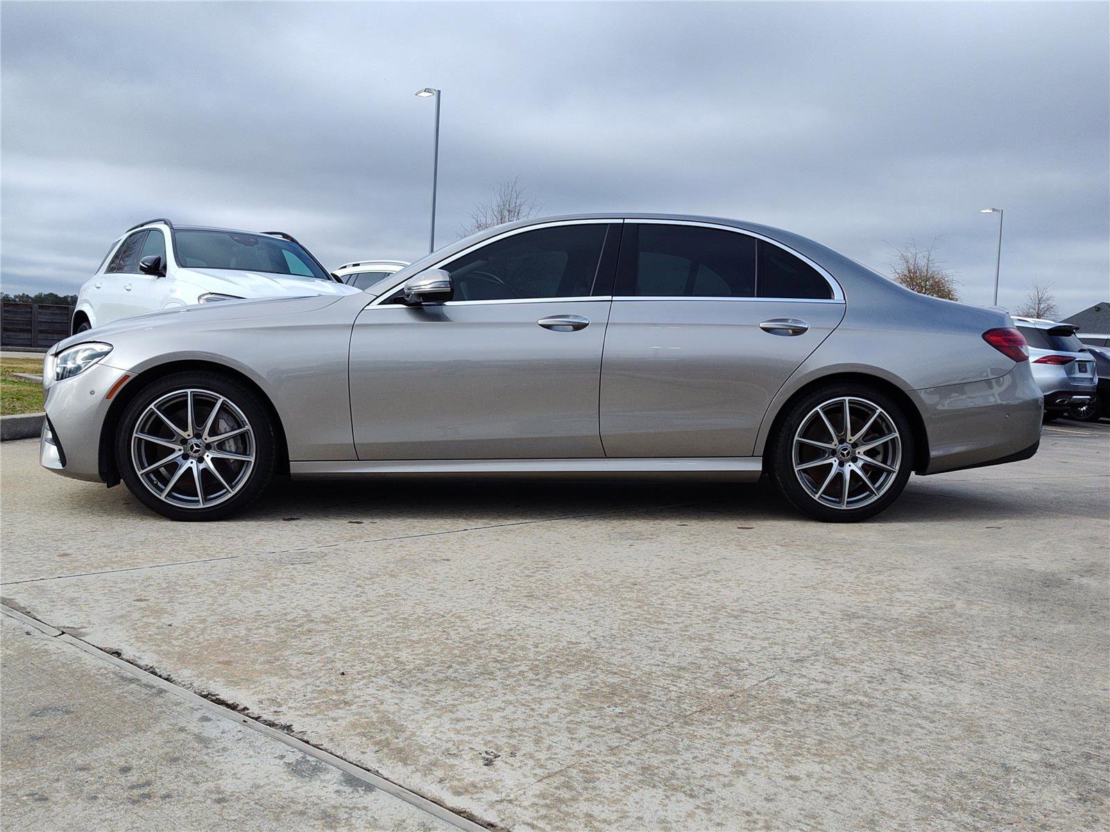 Used 2022 Mercedes-Benz E 450 4MATIC Sedan image 3