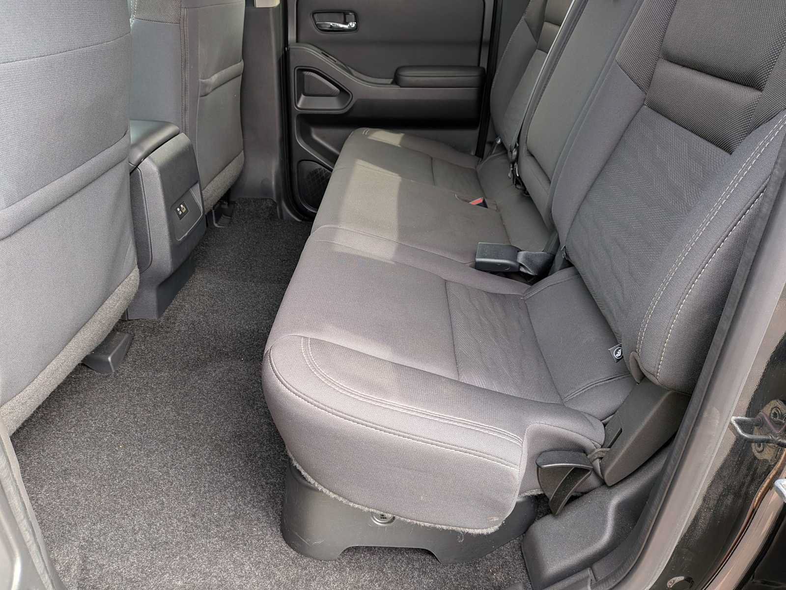 Used 2022 Nissan Frontier SV AWD/4WD image 17
