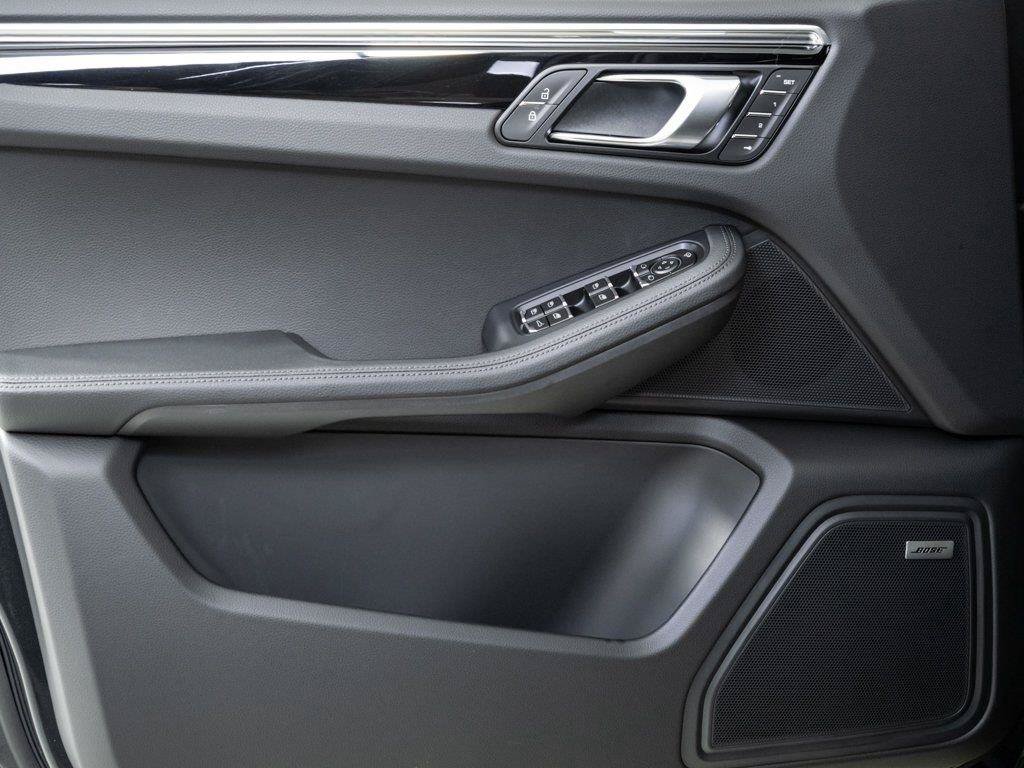 New 2026 Porsche Macan AWD/4WD image 6