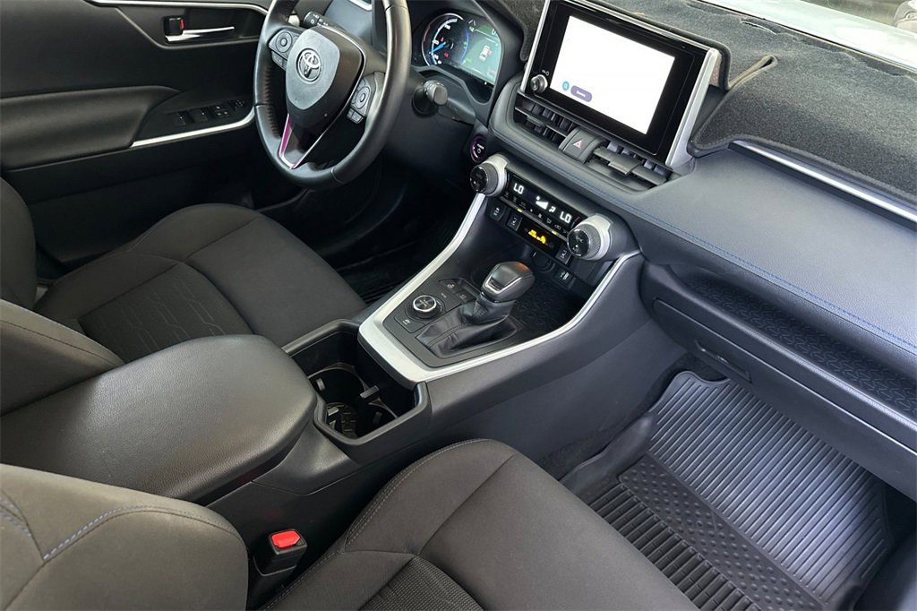 Used 2024 Toyota RAV4 SE image 19