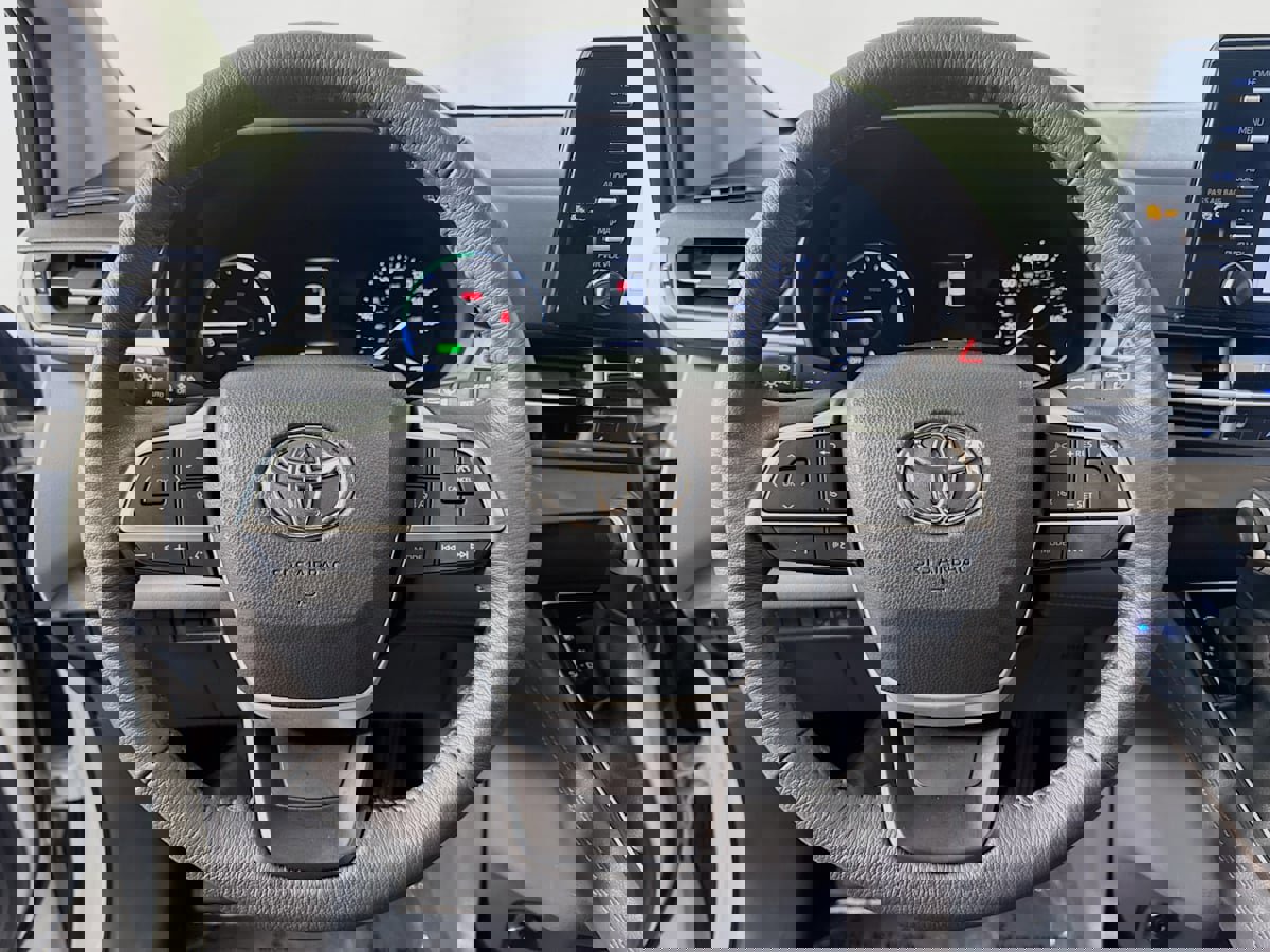 Used 2024 Toyota Sienna XLE image 11