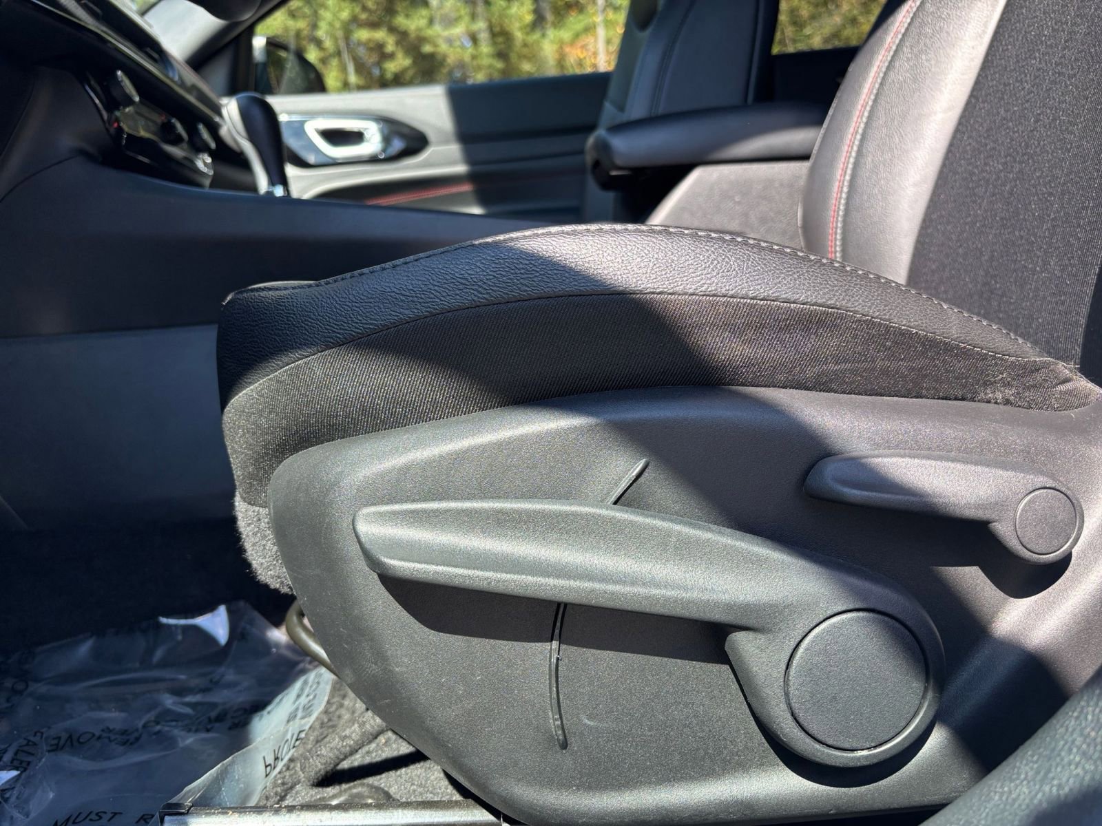 Used 2025 Jeep Compass Trailhawk image 23