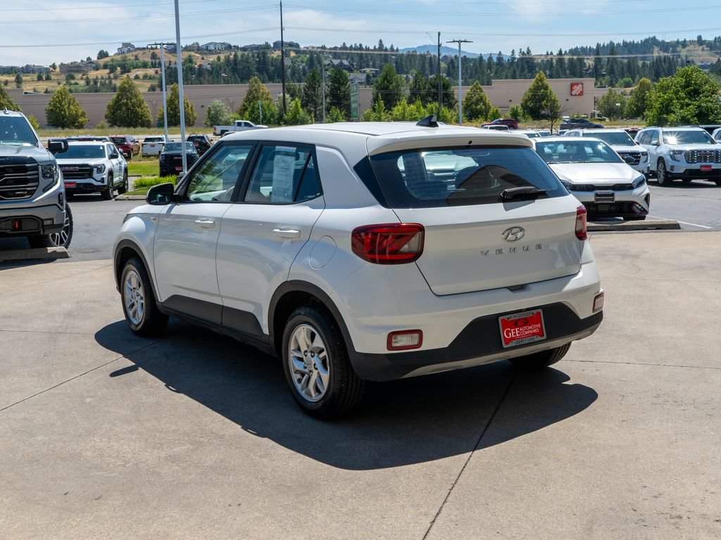 Used 2021 Hyundai Venue SE FWD image 5