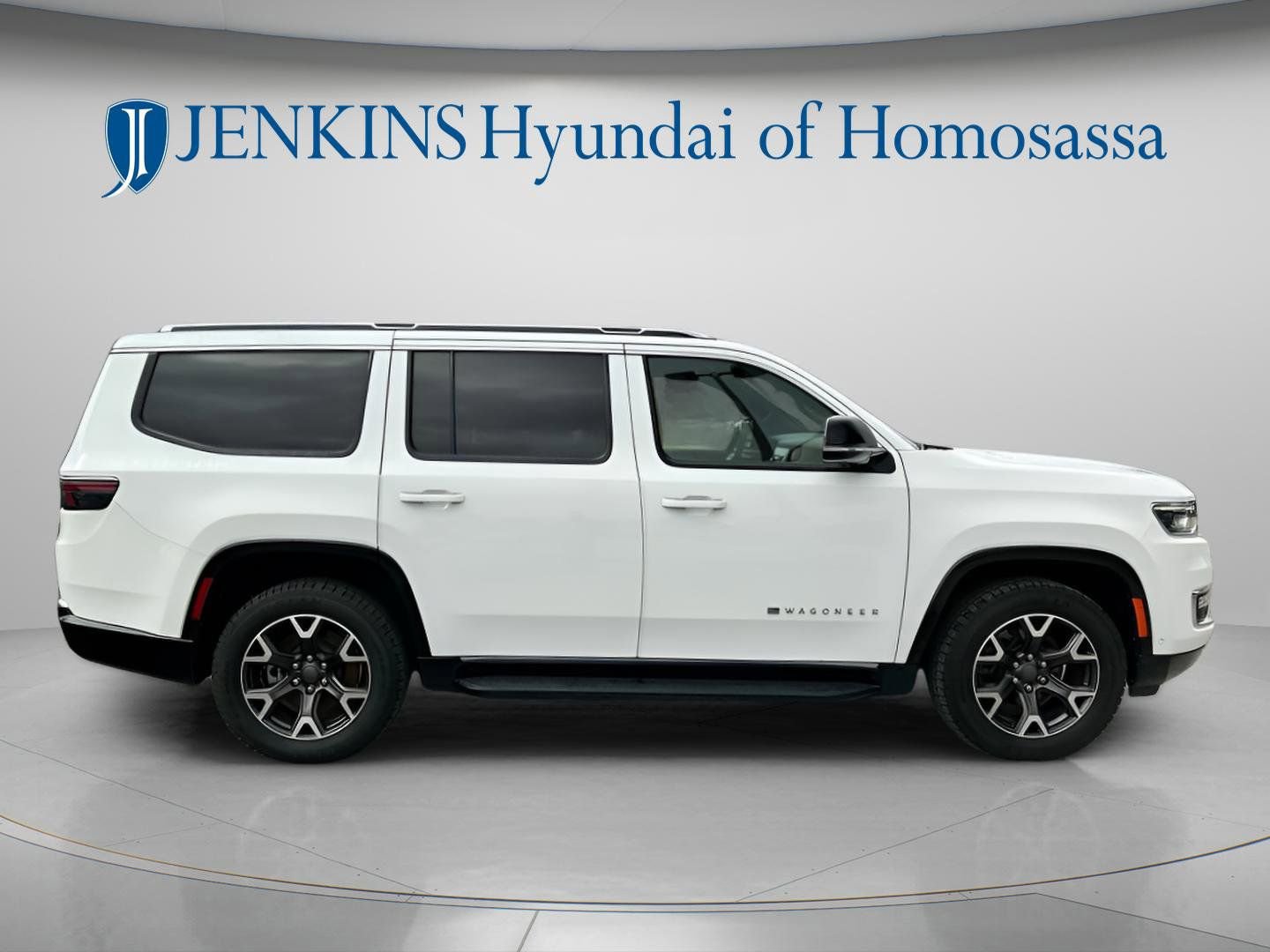 Used 2023 Jeep Wagoneer Series III w/ Preferred Equipment Group image 2