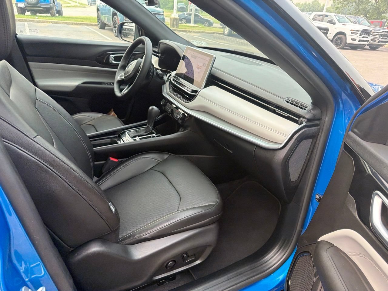 Used 2025 Jeep Compass Limited w/ Elite Group AWD/4WD image 15