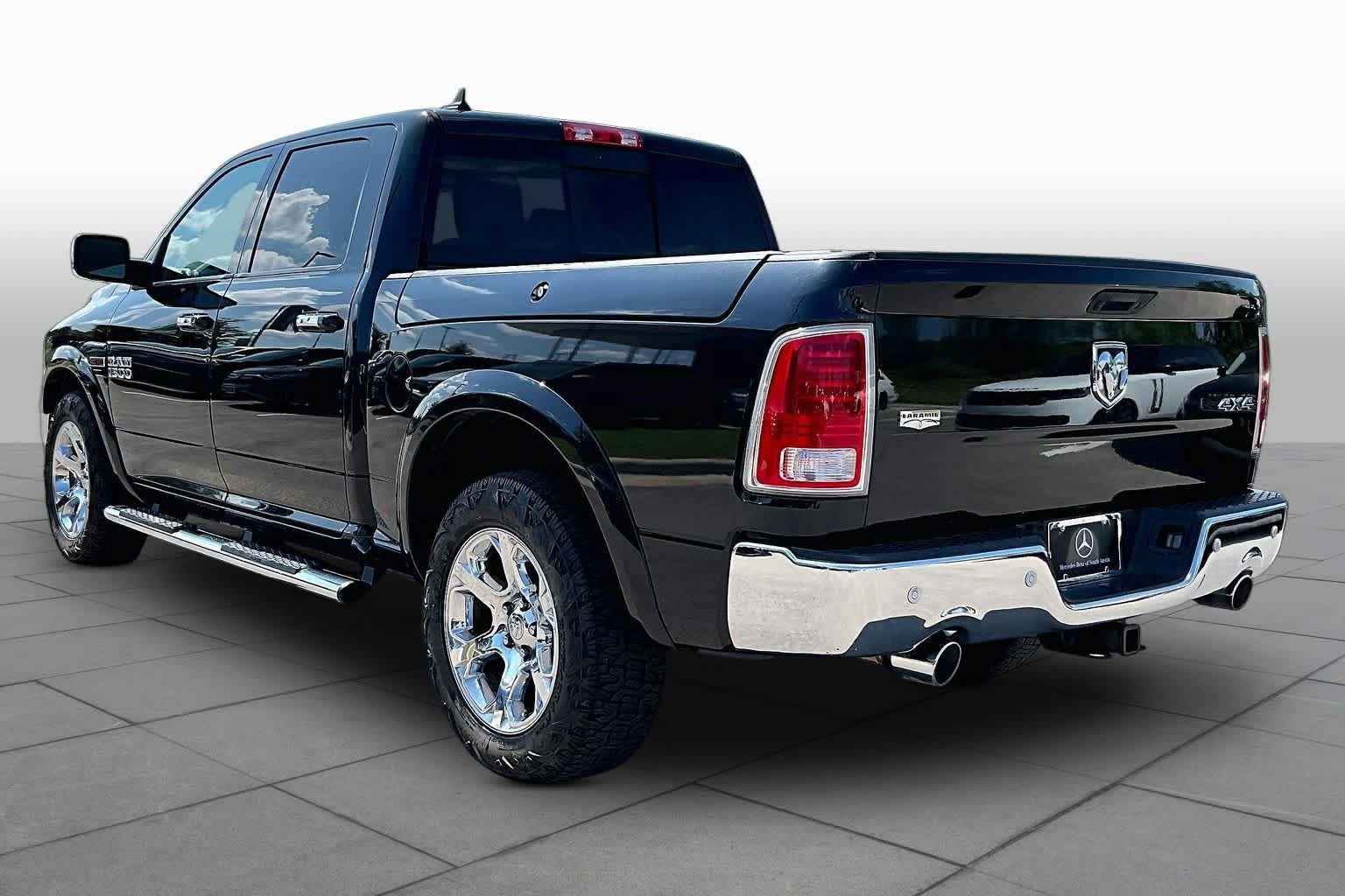 Used 2017 RAM 1500 Laramie w/ Convenience Group AWD/4WD image 12