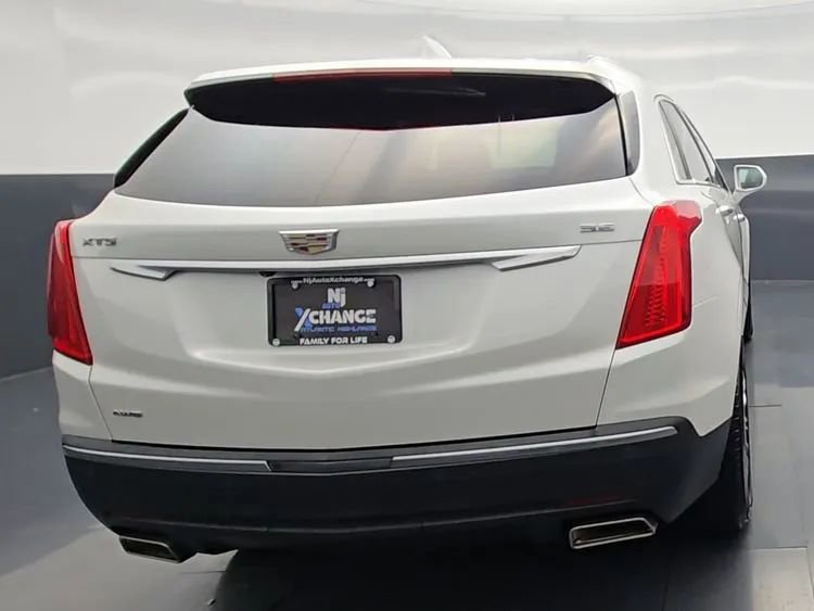 Used 2018 Cadillac XT5 Luxury w/ Driver Awareness Package AWD/4WD image 25