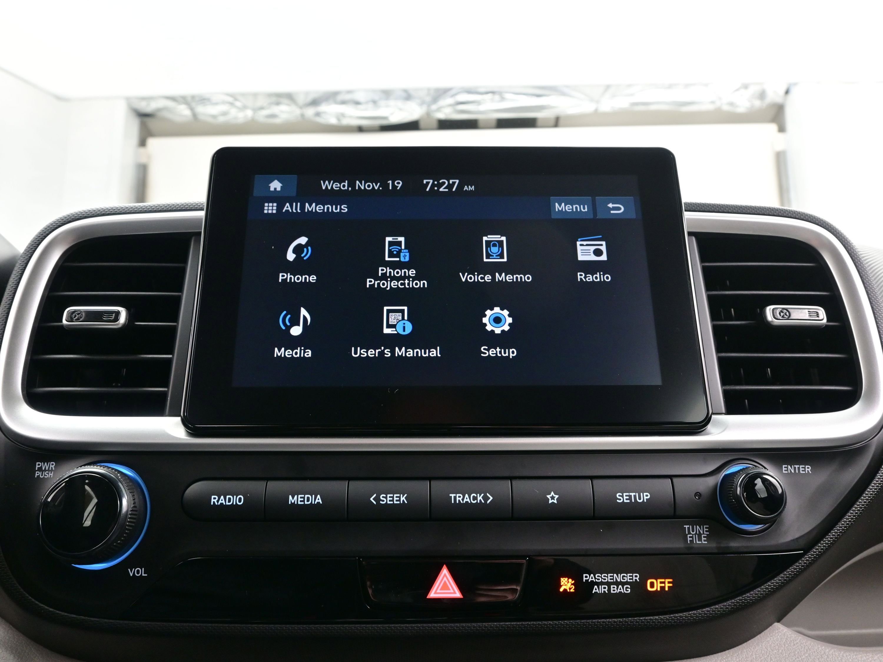 Certified 2025 Hyundai Venue SEL image 19