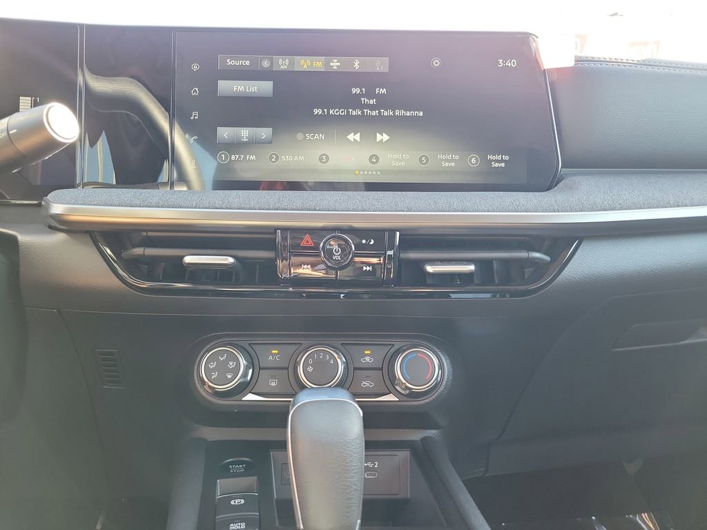 Used 2025 Nissan Kicks SV image 12