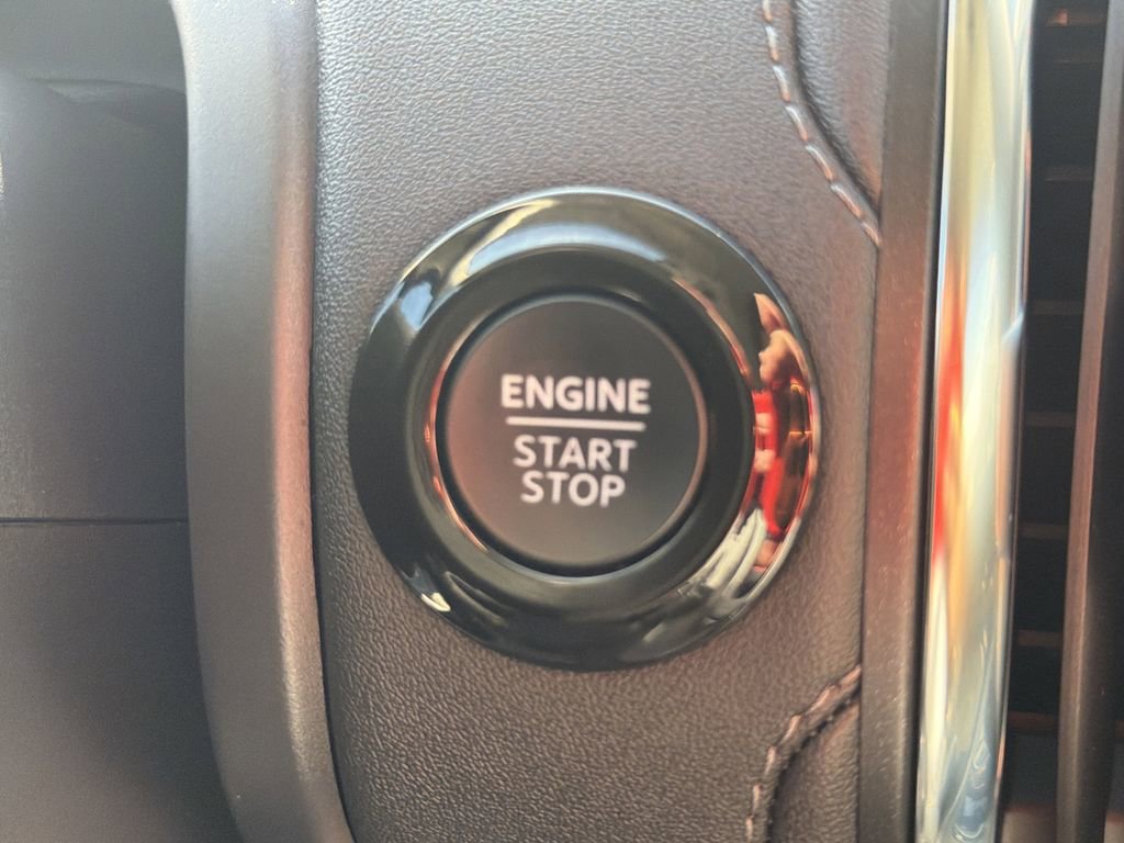 Used 2025 Ford Expedition Platinum image 30