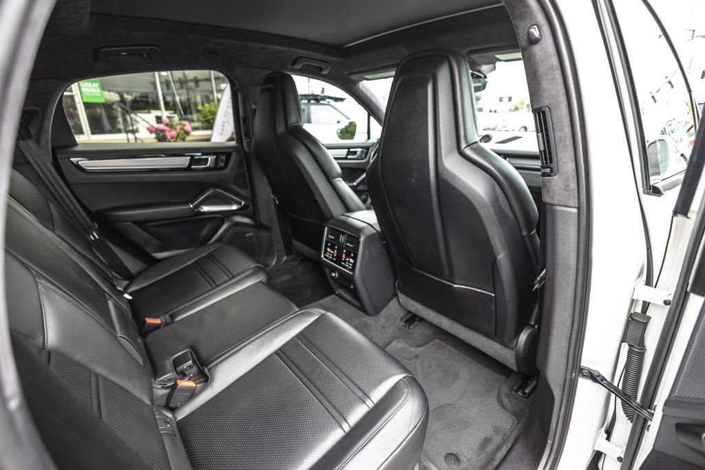 Used 2023 Porsche Cayenne Turbo S AWD/4WD image 34