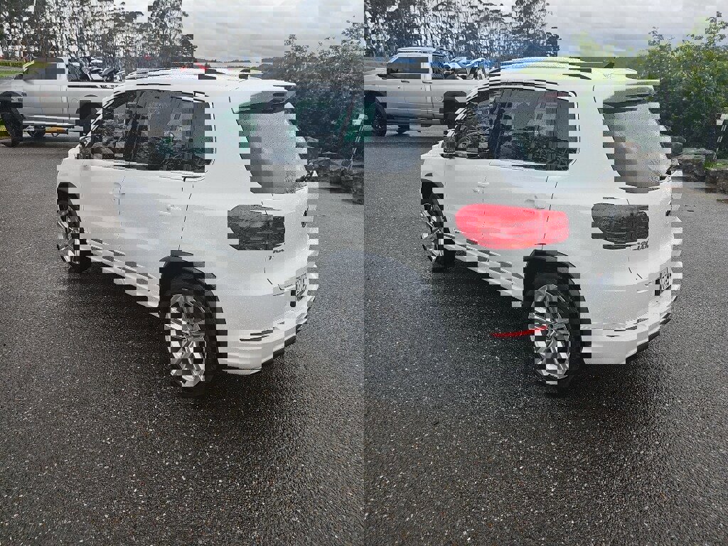 Used 2016 Volkswagen Tiguan R-Line image 3